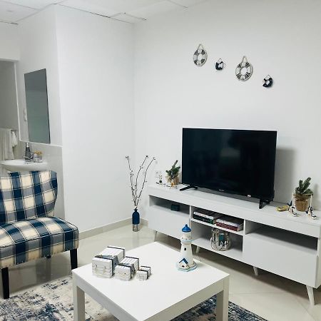 Techas City Center Luxurious Suites & Rooms Прая Екстериор снимка