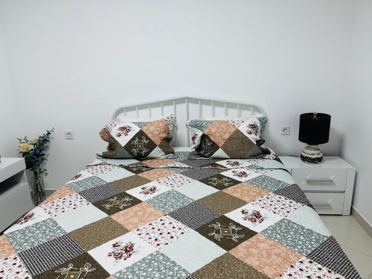 Techas City Center Luxurious Suites & Rooms Прая Екстериор снимка