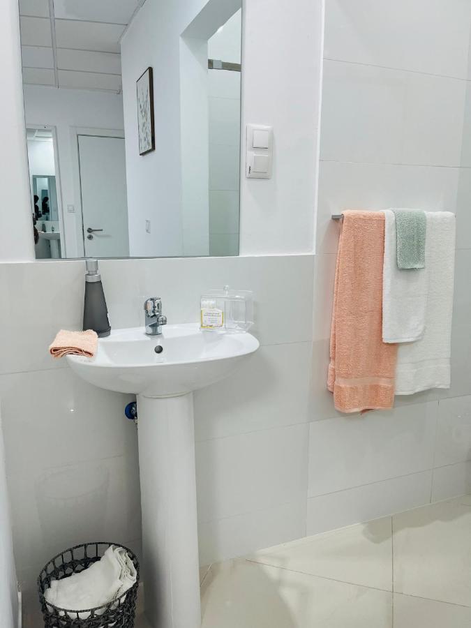 Techas City Center Luxurious Suites & Rooms Прая Екстериор снимка