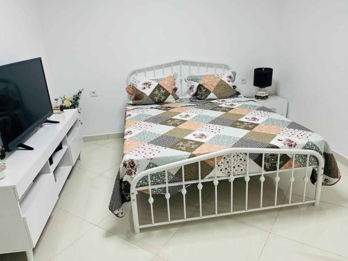 Techas City Center Luxurious Suites & Rooms Прая Екстериор снимка