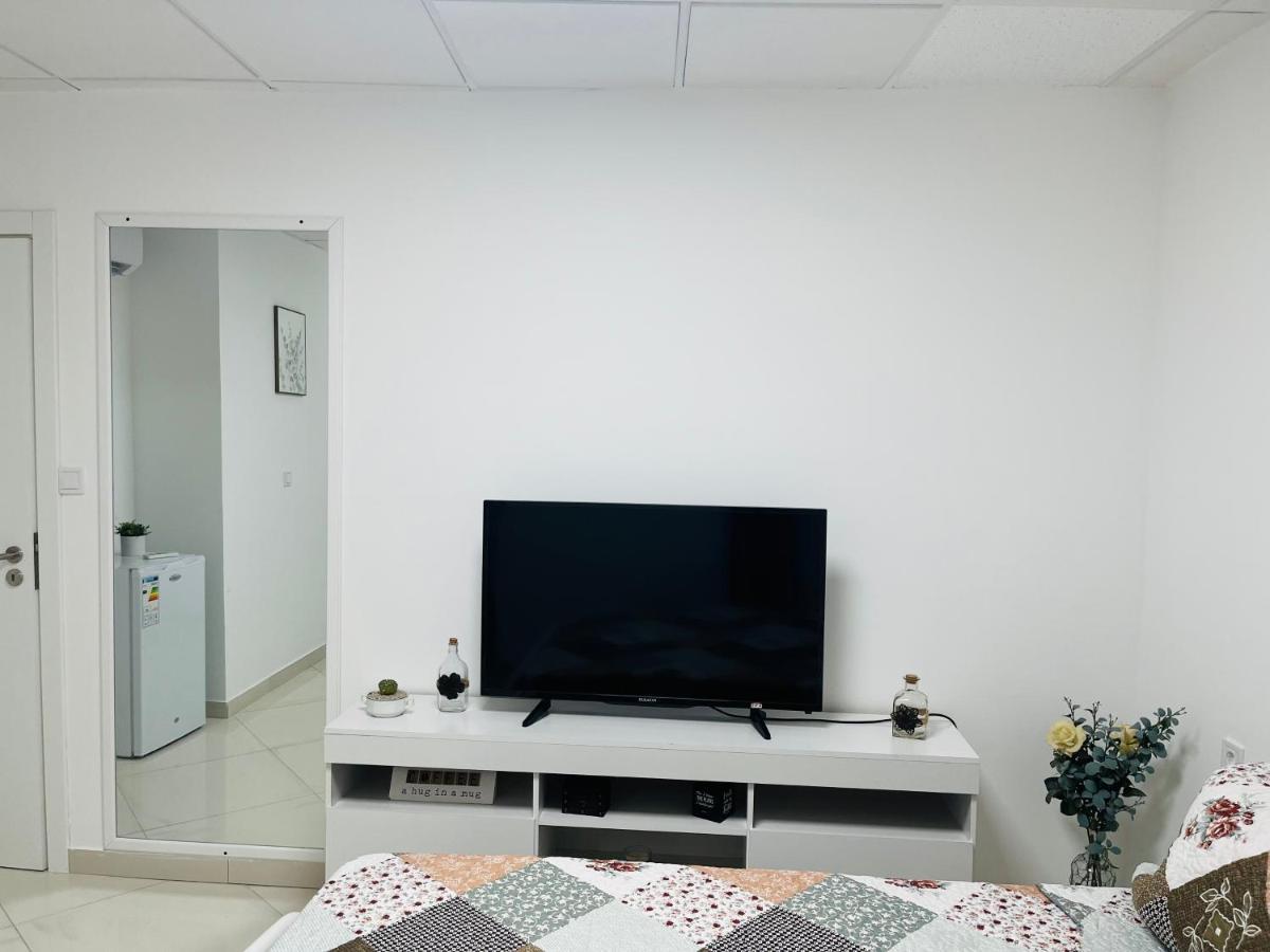 Techas City Center Luxurious Suites & Rooms Прая Екстериор снимка