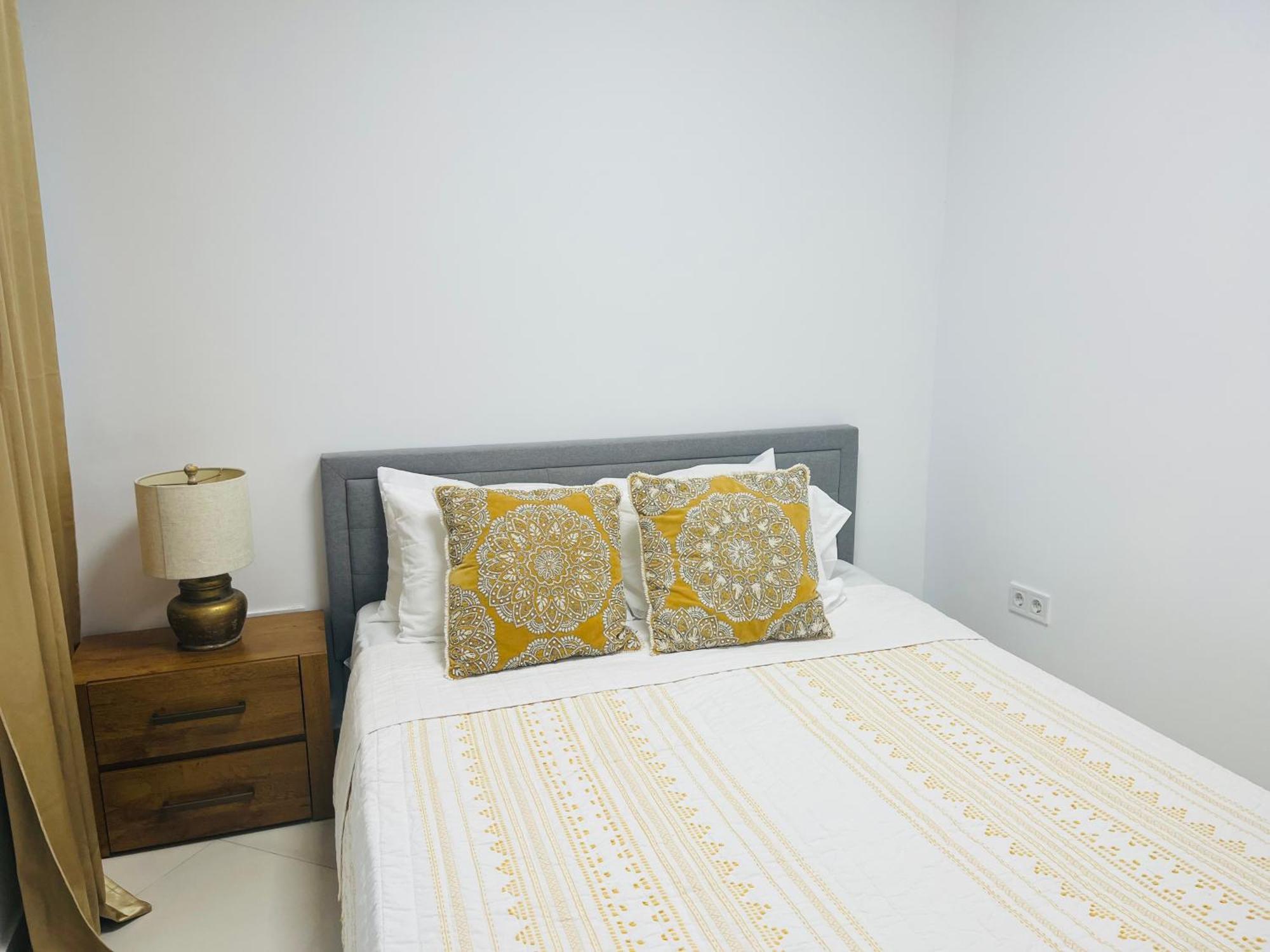 Techas City Center Luxurious Suites & Rooms Прая Екстериор снимка