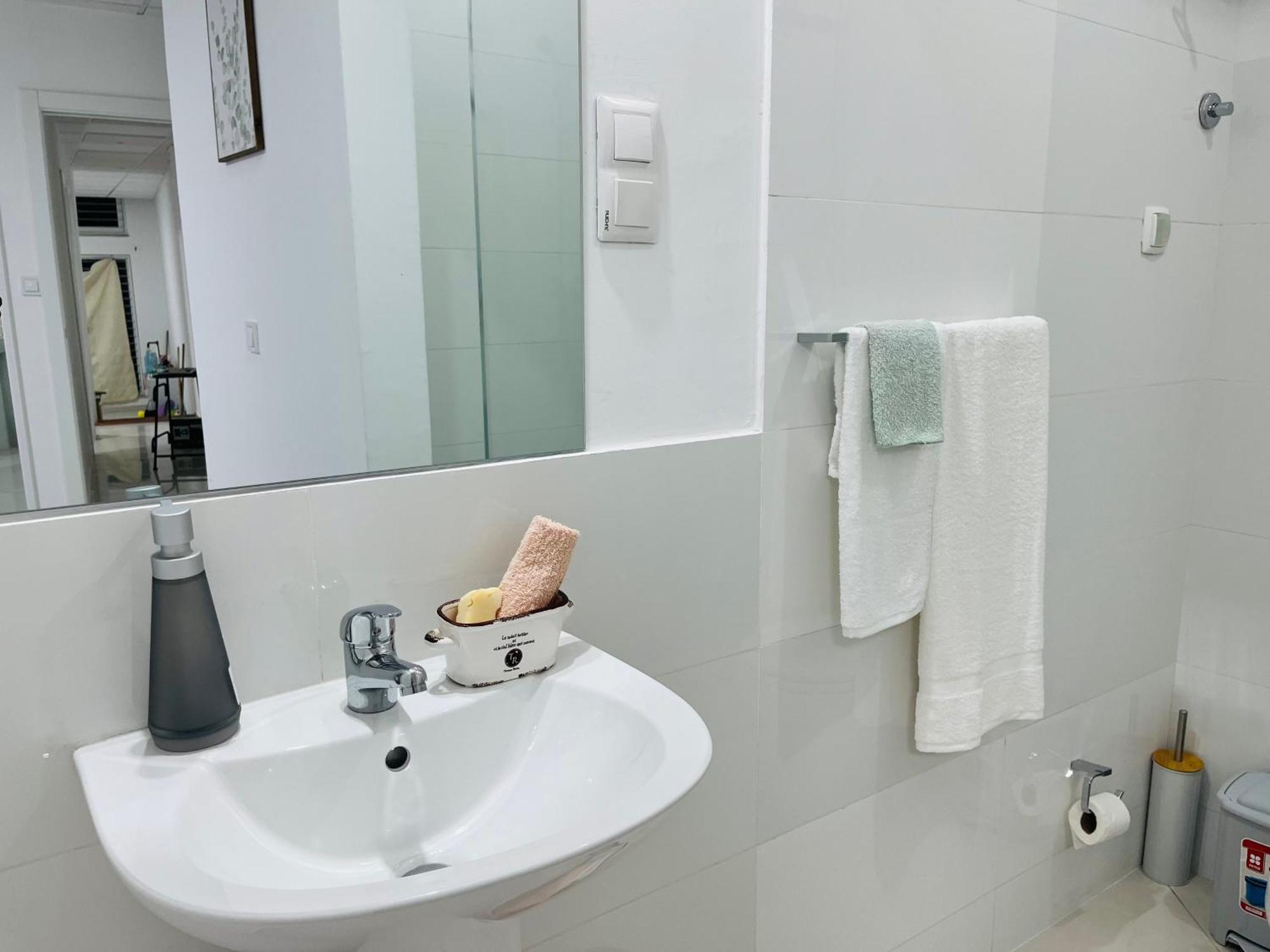 Techas City Center Luxurious Suites & Rooms Прая Екстериор снимка
