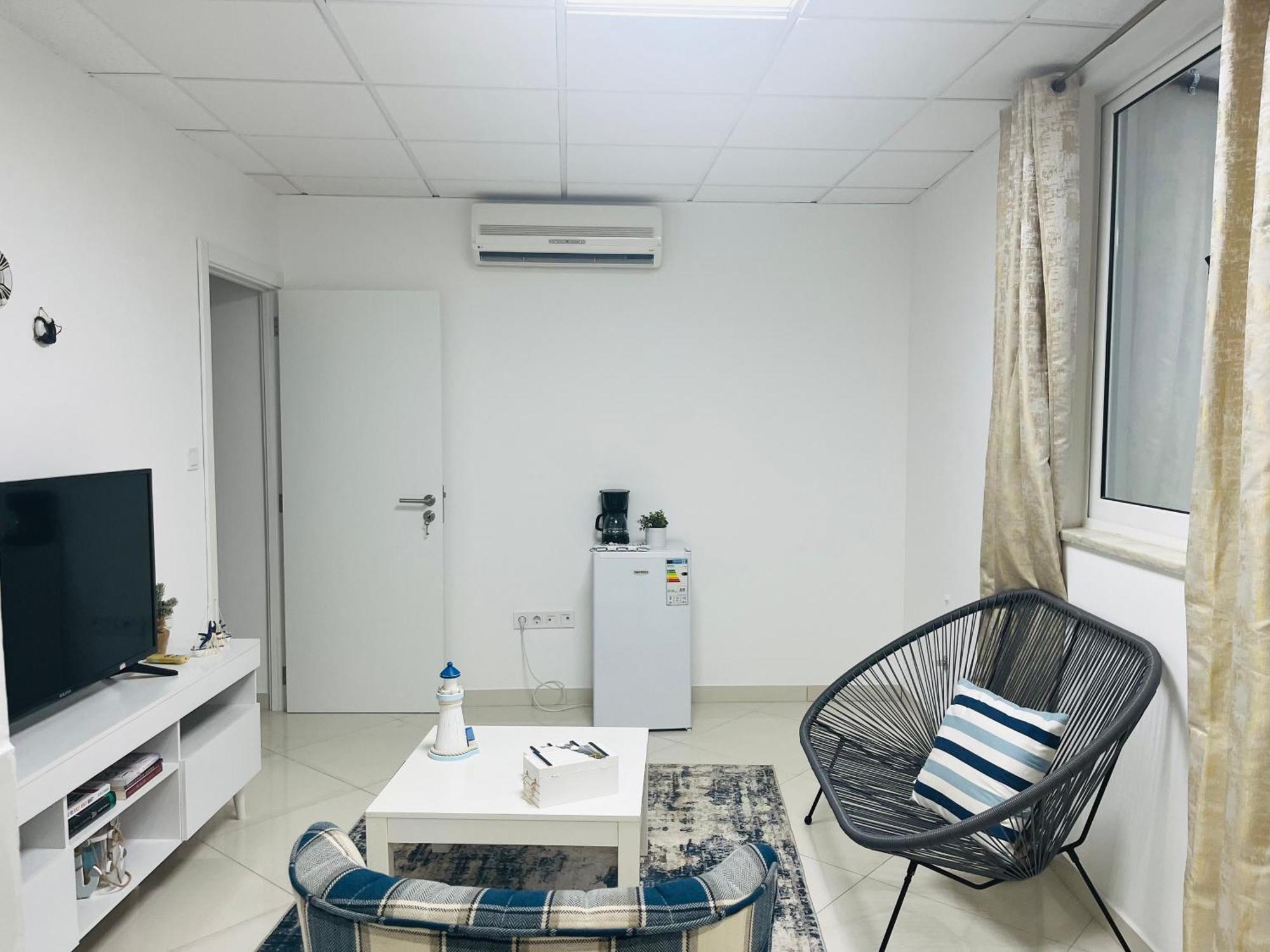Techas City Center Luxurious Suites & Rooms Прая Екстериор снимка